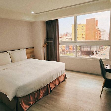 D D Hotel Тайнань Экстерьер фото