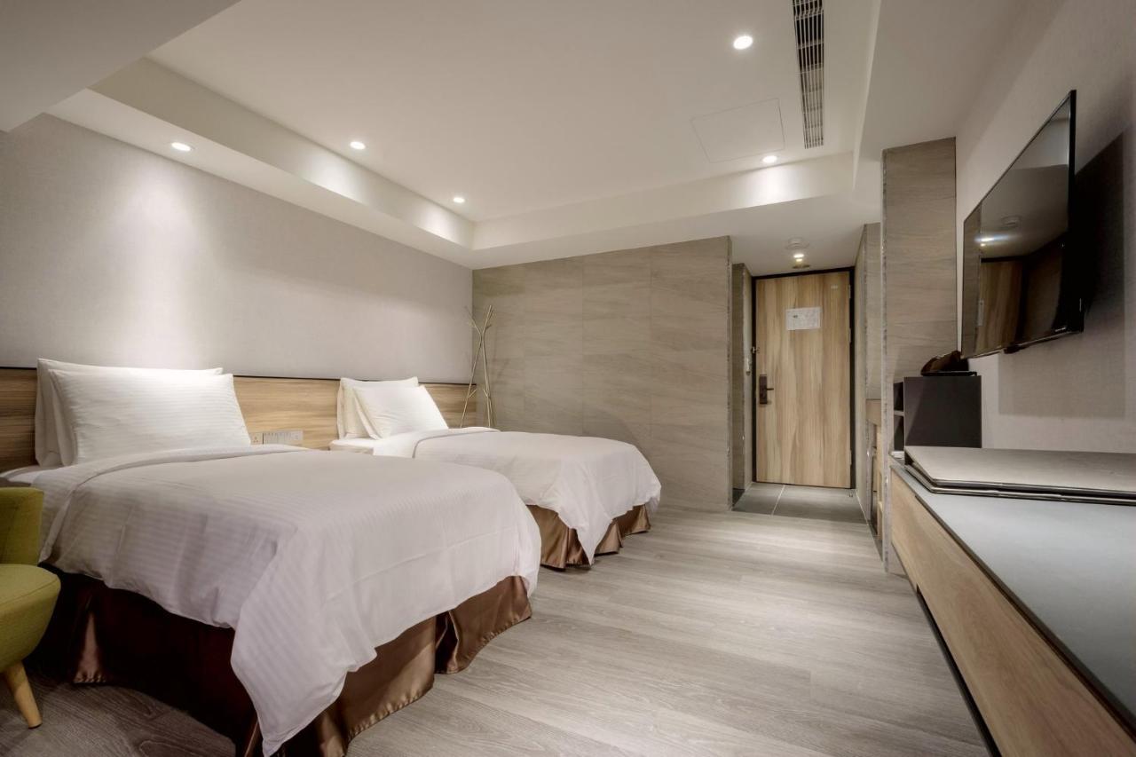 D D Hotel Тайнань Экстерьер фото